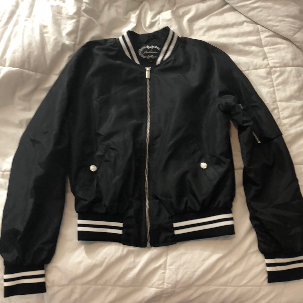 Black and White bomber jacket with pockets
